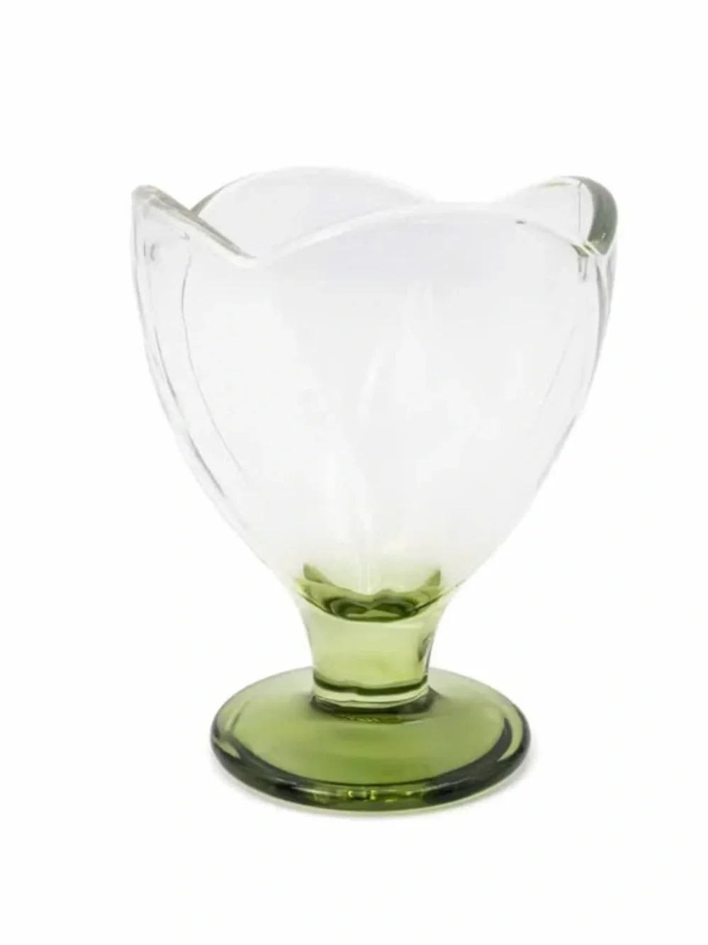 BULLSEYE DEALS NWT 10-ounce tulip-shaped glass-clear